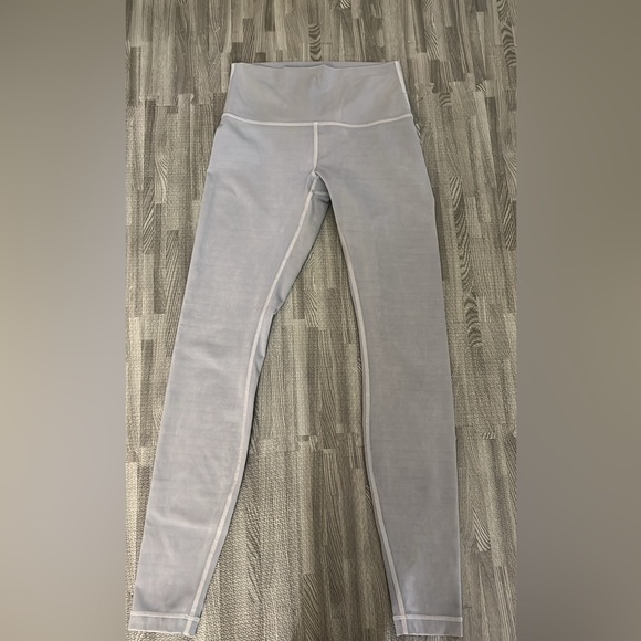 Lululemon light blue leggings size 4 barely worn - Picture 2 of 2